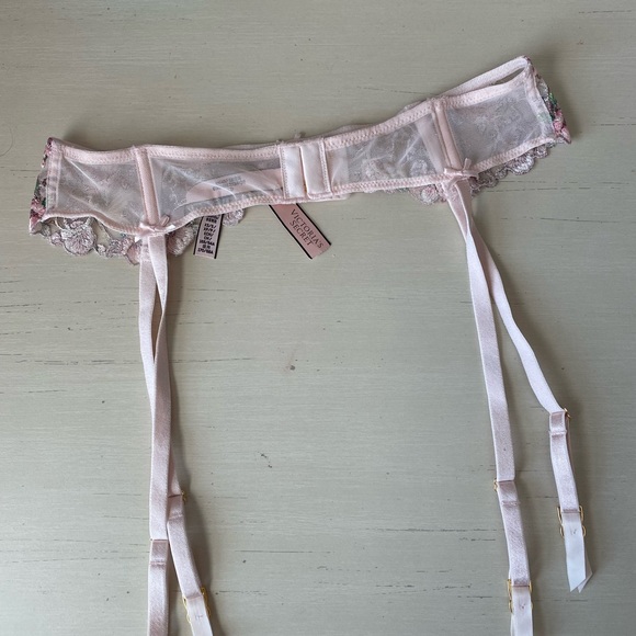 NWT Victoria’s Secret DREAM ANGELS Floral Heart Embroidery Garter Belt - Picture 8 of 9
